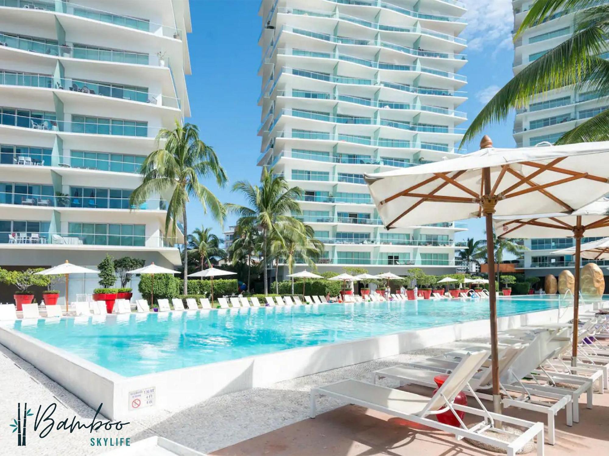 Icon Vallarta Beach Front By Bamboo Skylife Puerto Vallarta Extérieur photo